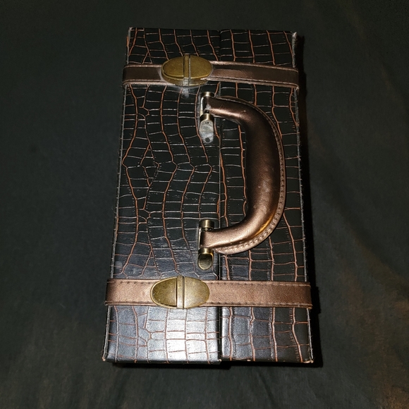 Light-Up Vintage Travel Cosmetic  Case - Faux Leather - Brown Reptile Print - Picture 8 of 16